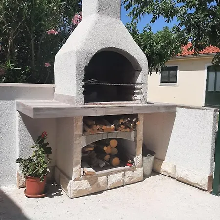 House Rab Nyaraló *